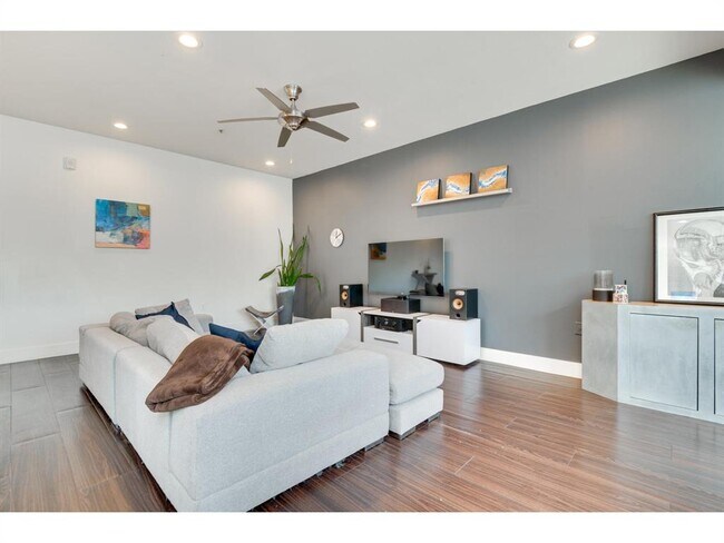 Foto del edificio - 604 N Bluff Dr