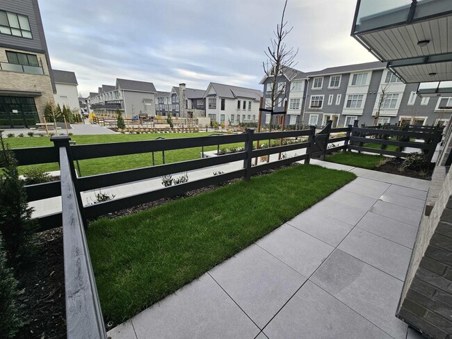 Building Photo - 15738-15785 85 Ave