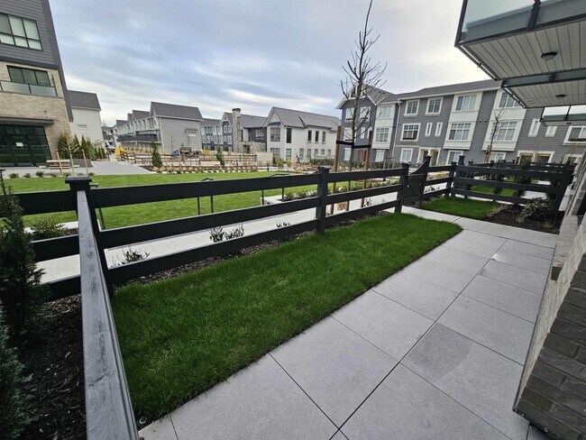 Photo du bâtiment - 15738-15785 85 Ave