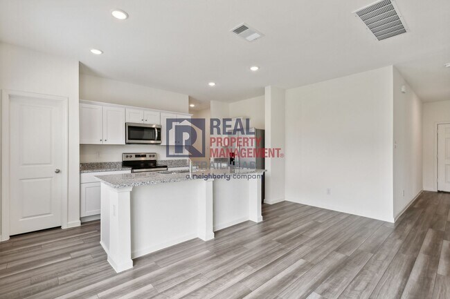 Foto del edificio - Attractive 4/2.5 Open Concept 2 Story Home