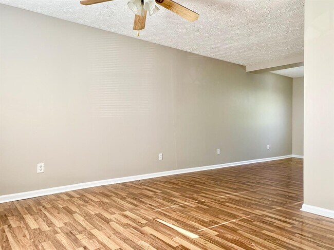 Foto del edificio - 1666 Foxhaven Dr