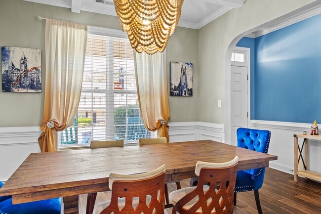 Building Photo - Well-Maintained 4 Bed, 2.5 Bath Home in Le...