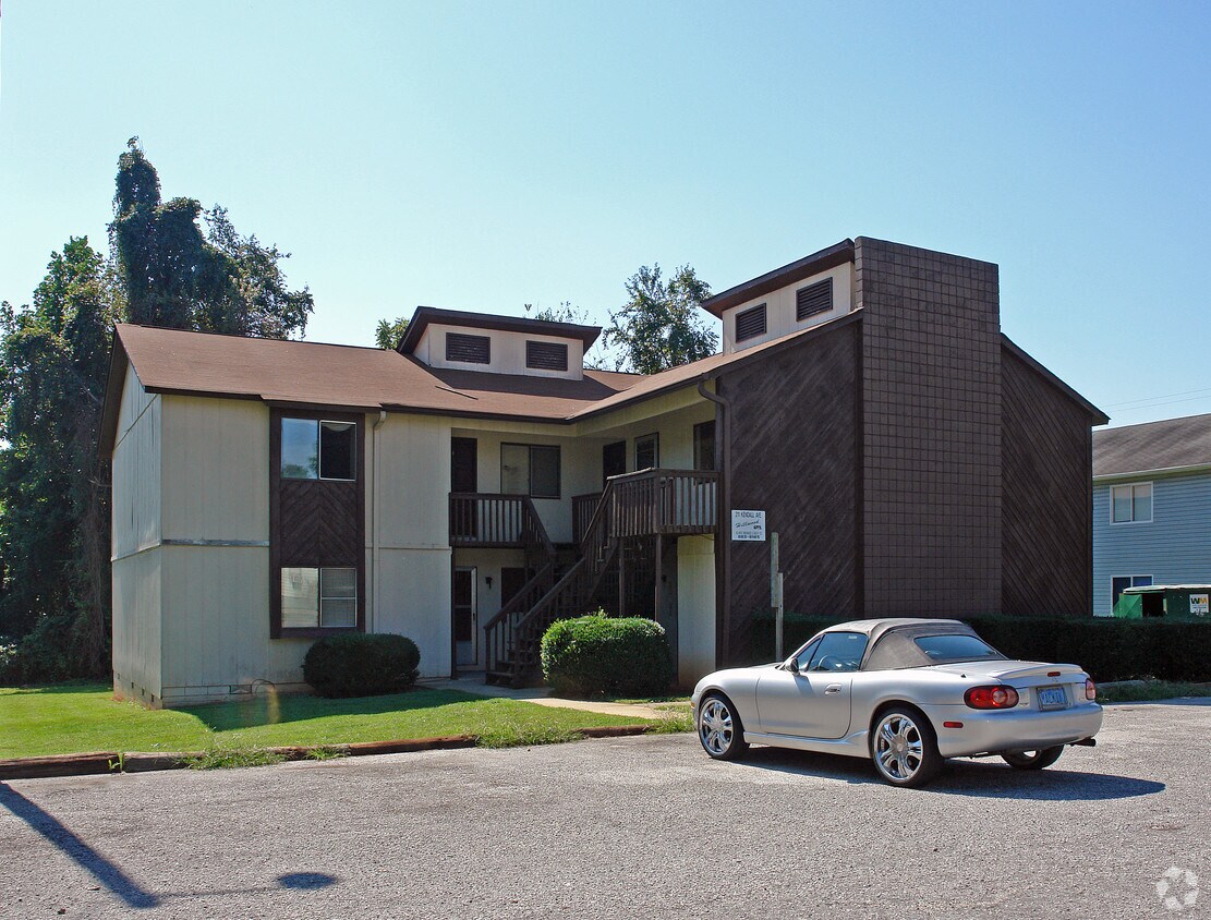 Primary Photo - 211 Kendall Ave