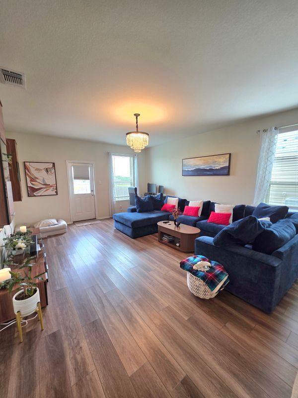 Foto del edificio - 350 Bedford Falls Ln