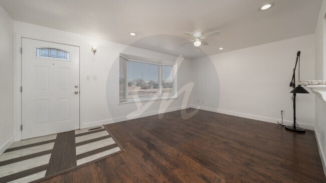 Building Photo - Split Level Charmer in Park Hill Neighborhood