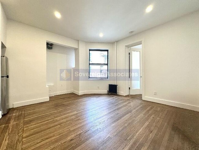 Building Photo - 45 Tiemann Pl