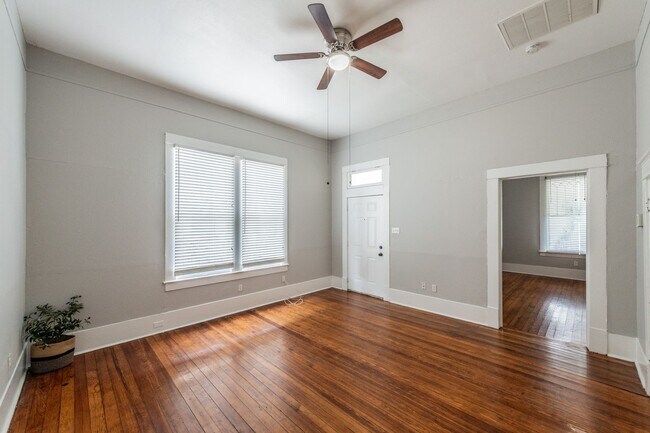 Foto del edificio - 429 E Carson St