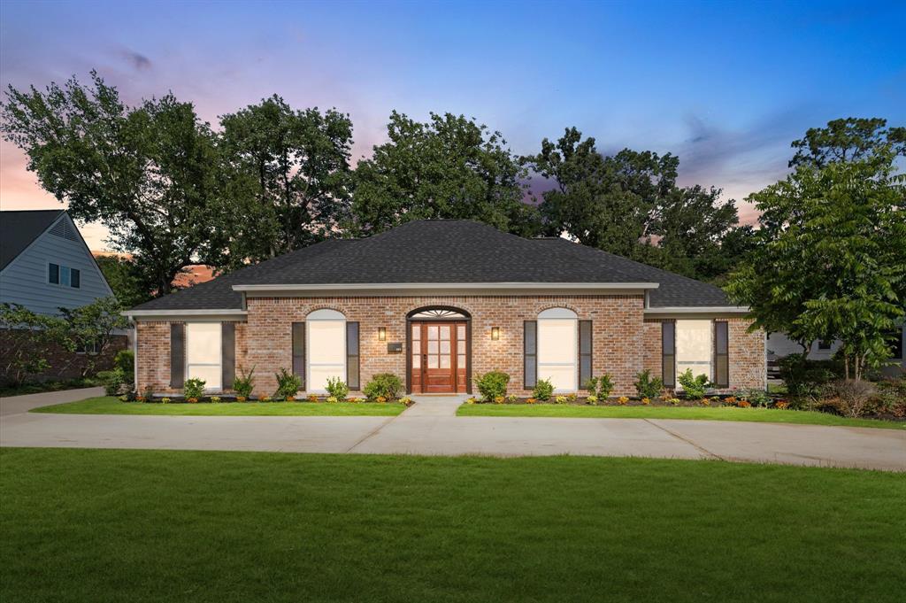 Primary Photo - 322 N Wilcrest Dr