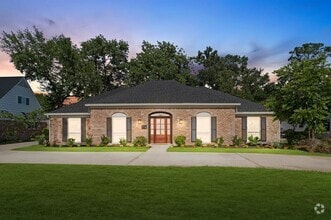 Building Photo - 322 N Wilcrest Dr