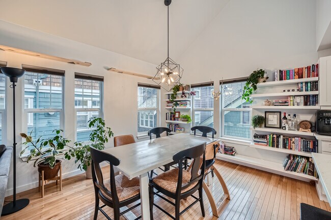 Foto del edificio - 5430 California Ave SW