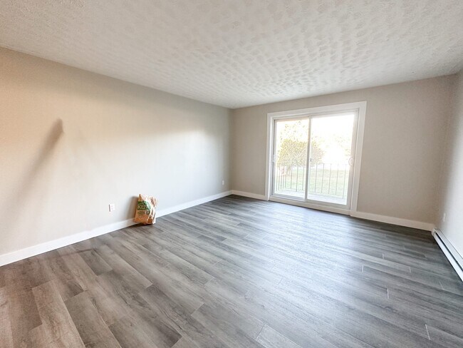 Building Photo - 33 Dobbin St