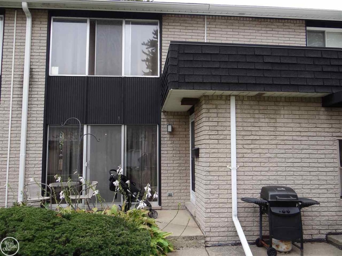 8685 Kennedy Cir N, Warren, MI 48093 Condo for Rent in Warren, MI