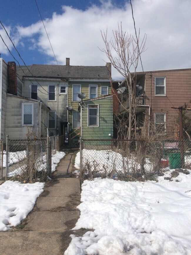 Foto del edificio - West End of Town! Close to transportation,...