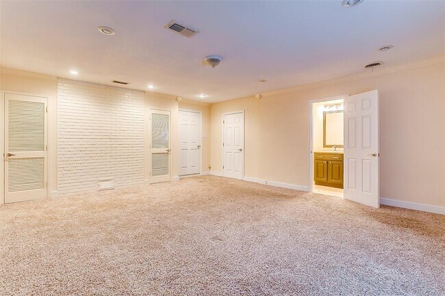 Building Photo - 1601 Holt St