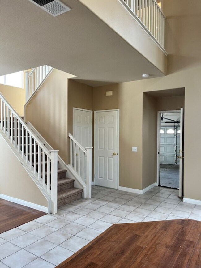 Building Photo - The Meadows Condo in Camarillo