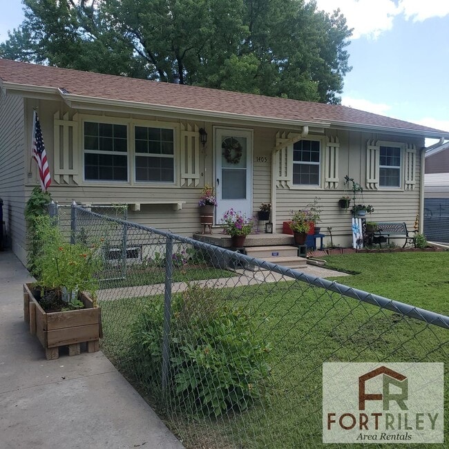 Building Photo - Spacious home for rent!
