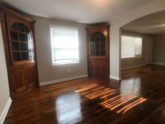 Foto del edificio - Spacious 3 Bed 1.5 Bath Home Near Hunter & Armstrong – No Deposit Special!