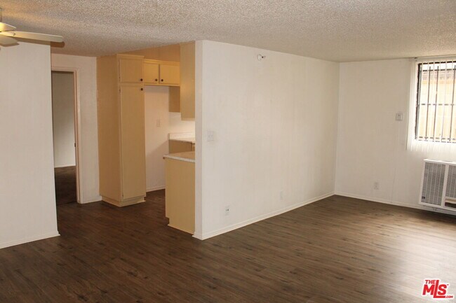 Foto del edificio - 12100 Birch Ave