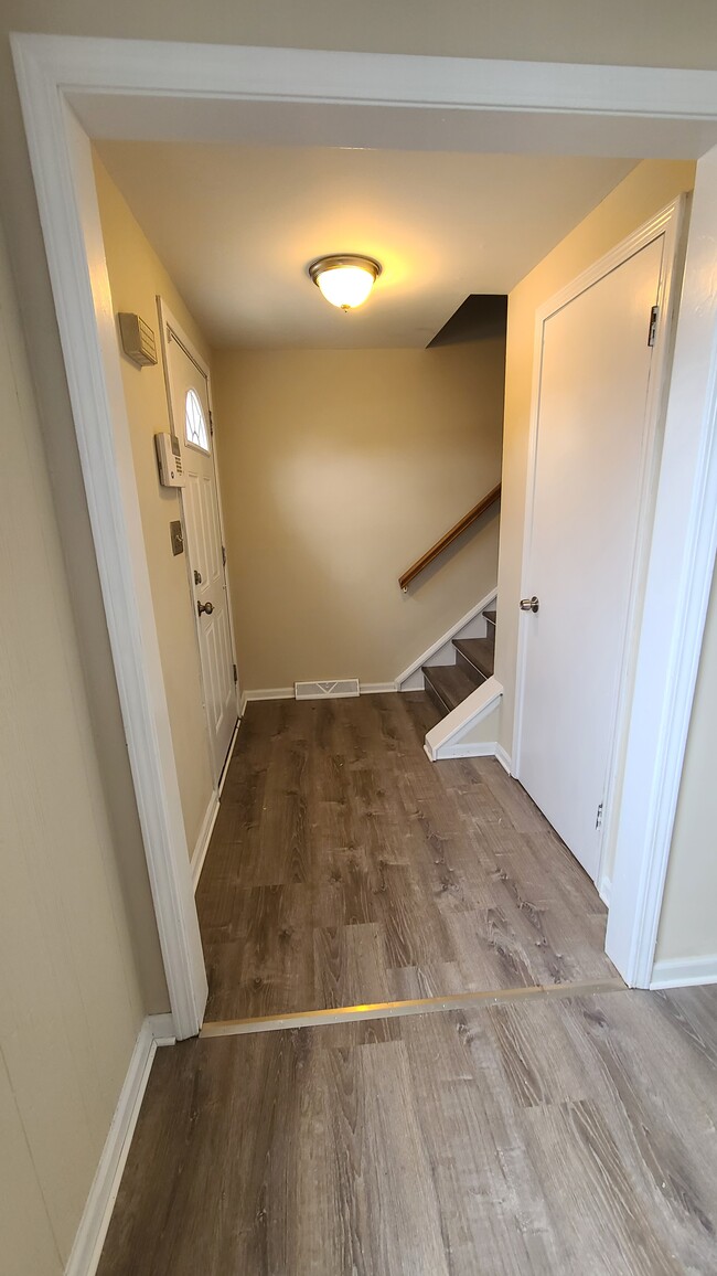 Front Foyer - 5761 Glendale Dr