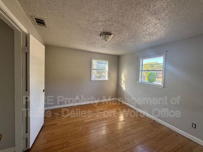 Building Photo - 3709 6th Ave