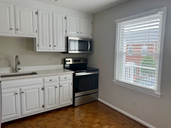 Foto del edificio - 2-bedroom, 2.5-bathroom home located in th...
