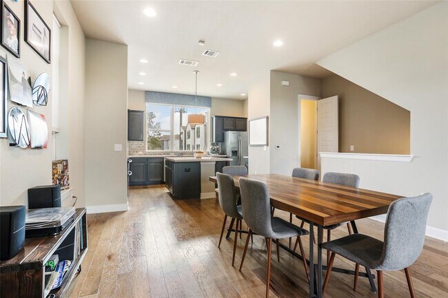 Foto del edificio - 1416 Waterloo Shore Ln