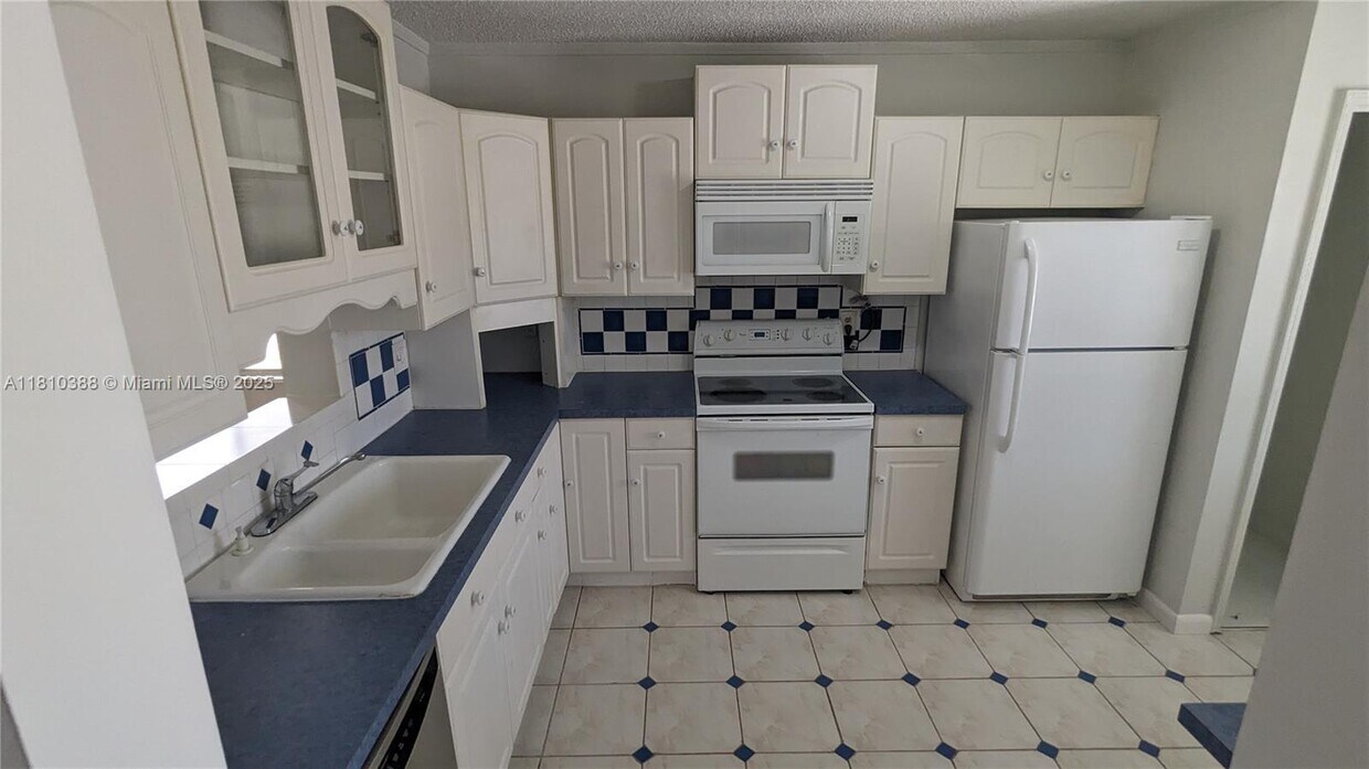 Foto principal - 8051 Southgate Blvd