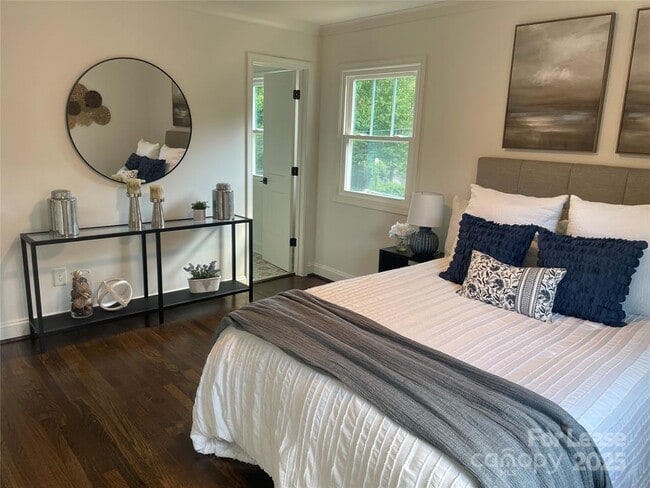 Foto del edificio - 5840 Charing Pl