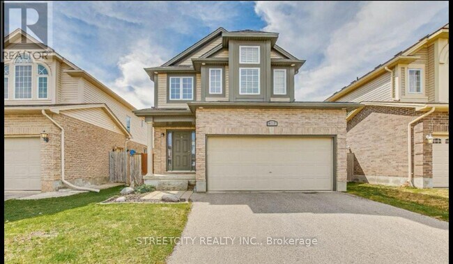 Photo du bâtiment - 812 Reeves Ave