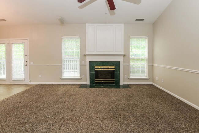 Building Photo - 6043 Creekview Ct