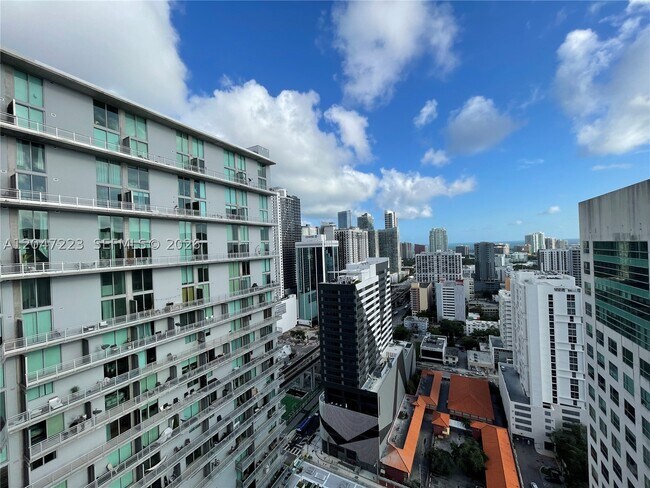 Foto del edificio - 690 SW 1st Ct