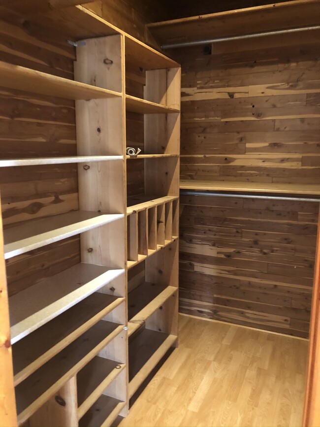 Walk In Closet - 1115 S Meyler St