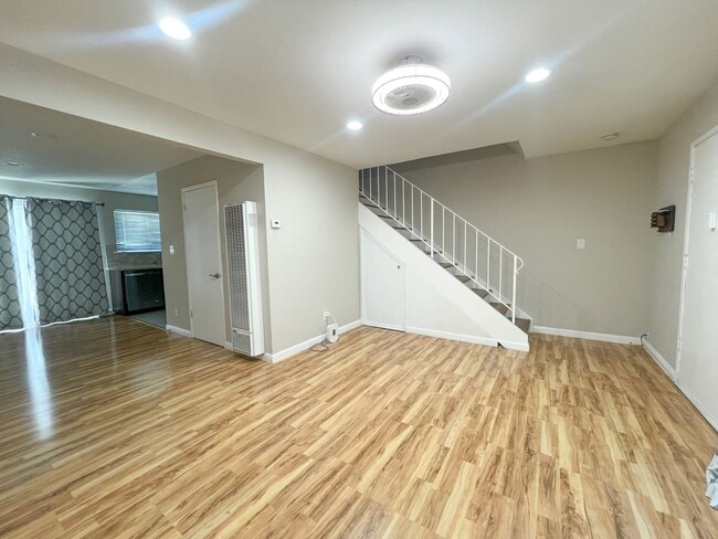 Building Photo - 38594 Royal Ann Common