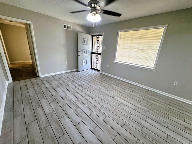 Foto del edificio - 5209 Yale Rd