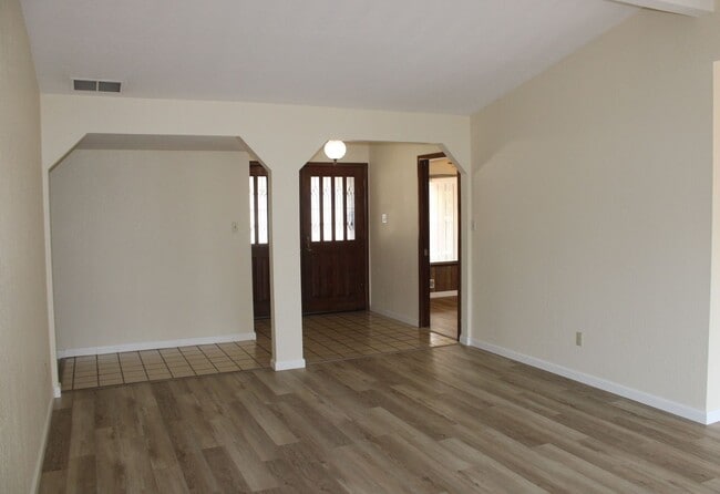 Building Photo - 9133 Winding Oak Dr
