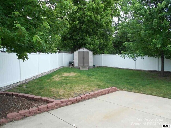 Building Photo - 401 Page Ave