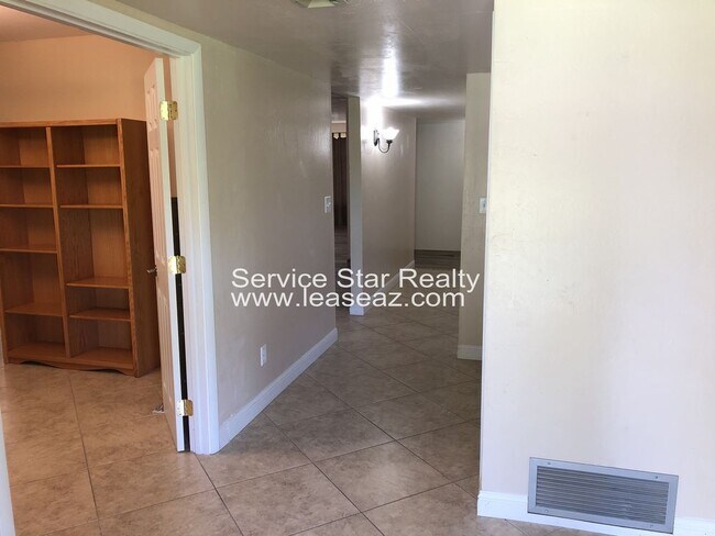 Foto del edificio - Horse property w/4 bedroom home in Gilbert