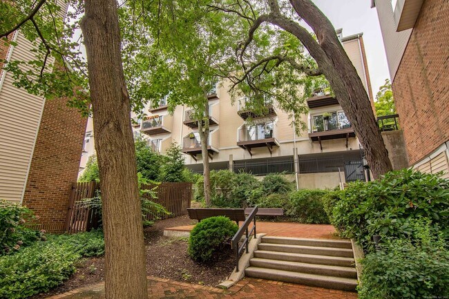 Foto del edificio - 43 Highland Rd