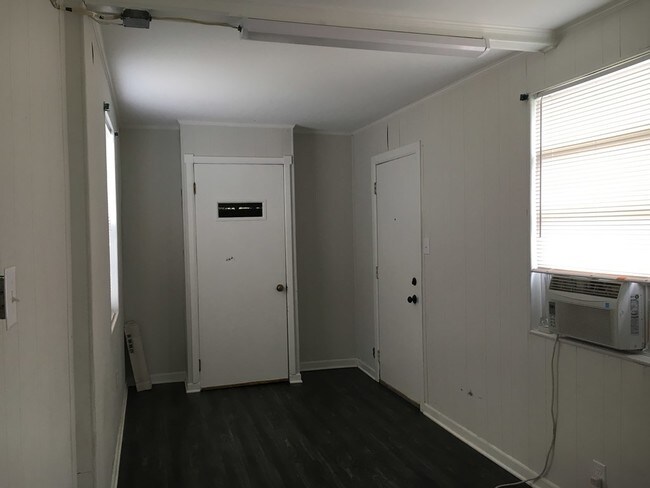 Building Photo - 909 Murrah Dr