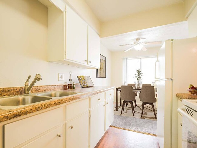 Spacious Kitchens - Georgetowne