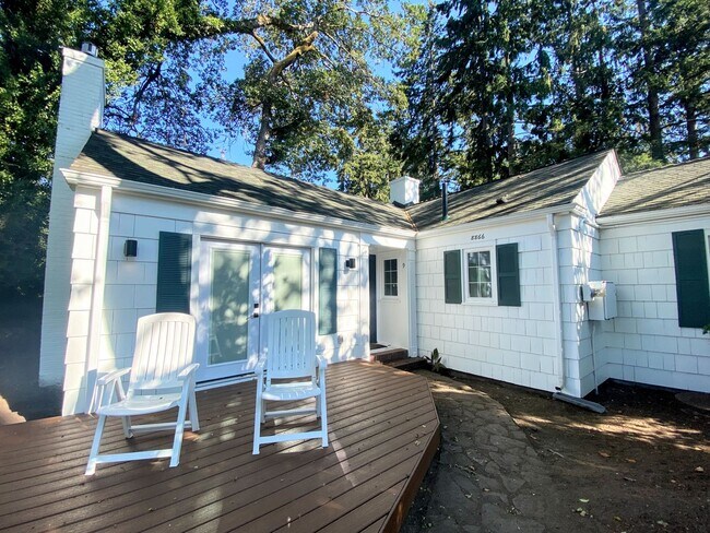 Foto del edificio - Gorgeous 2 bed home on the lake!!!