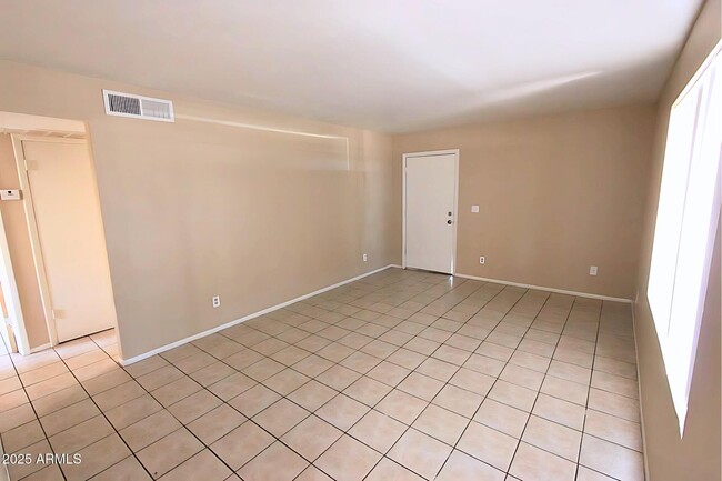 Building Photo - 430 N Hall