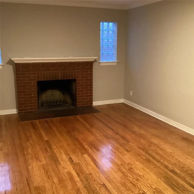 Building Photo - 6827 Roberts Ave