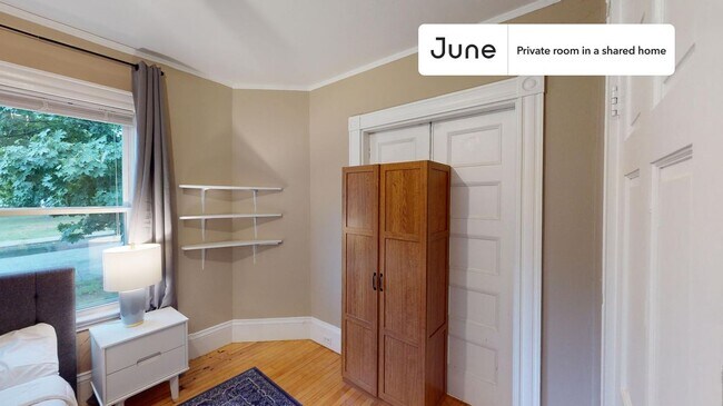 Foto del edificio - Room in Shared 6 bed/2 bath home
