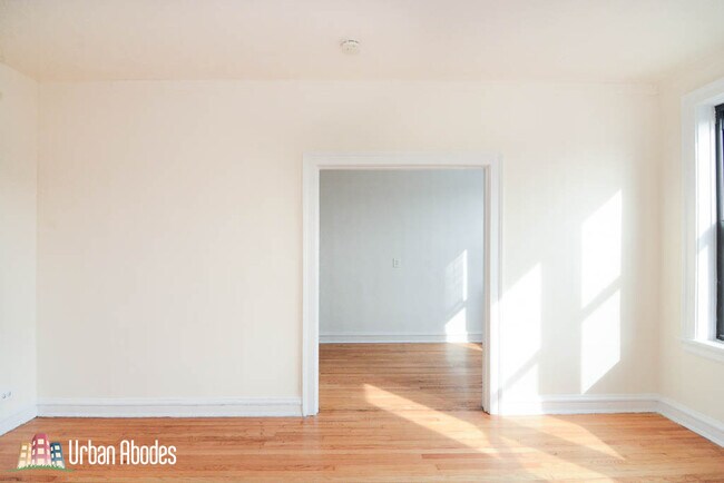 Foto del edificio - 2704 N Sawyer Ave