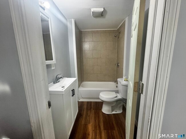 Building Photo - 6 Grove Ct