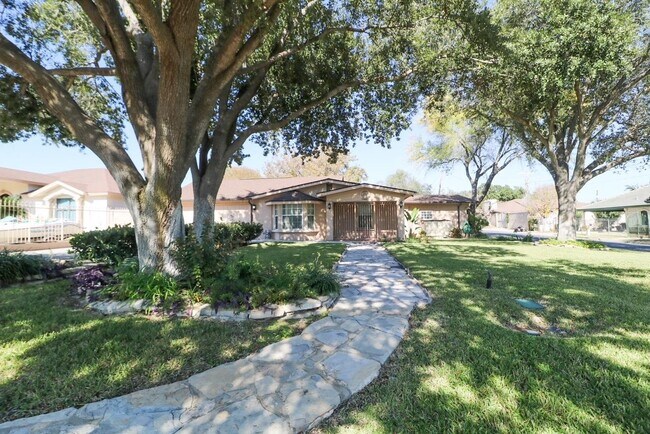 Foto del edificio - 2420 E Stewart St