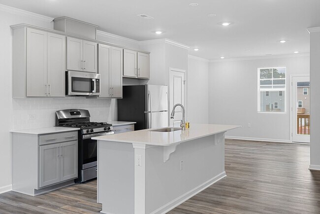 Foto del edificio - Beautiful 3 bedroom townhome available Aug...