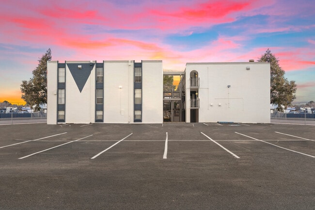 Building Photo - Nova Pointe