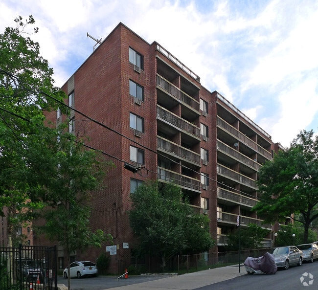 Building Photo - 137-77 Kissena Blvd